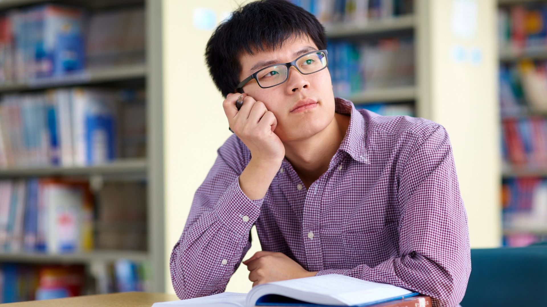 student thinking about entry requirements of charles sturt university.jpg